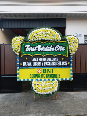 Papan Bunga Duka di Padang Utara