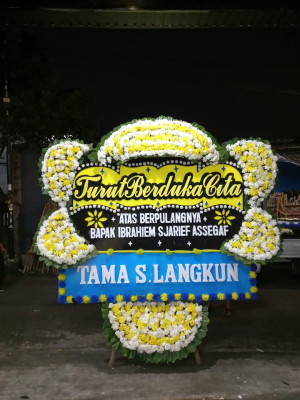 Papan Bunga Duka di Padang Utara
