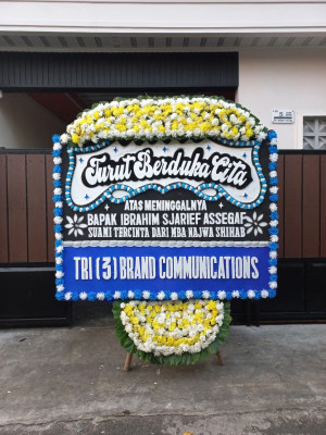 Papan Bunga Duka di Padang Utara